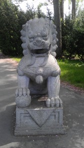 Steinerne Löwensttatue Chinesischer Garten Berlin-Marzahn